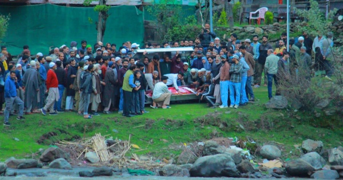 تقسیم کا کرب: دریا کے اس پار میت، اس پار سسکتے بہن بھائی—کیرن کے مقام پر دلدوز مناظر